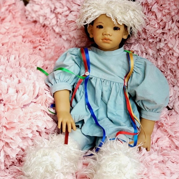 Annette Himstedt Nordic Native Eskimo Tribe Doll - Picture 2 of 6